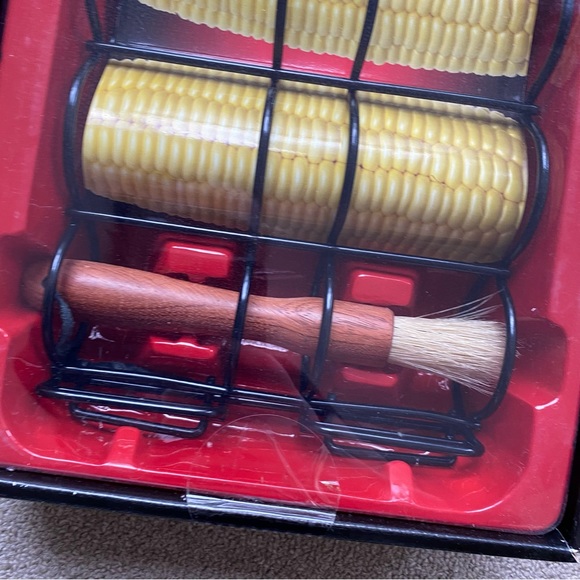 Gourmet corn grilling set with corn basket, corn holders, basting brush - Picture 8 of 9